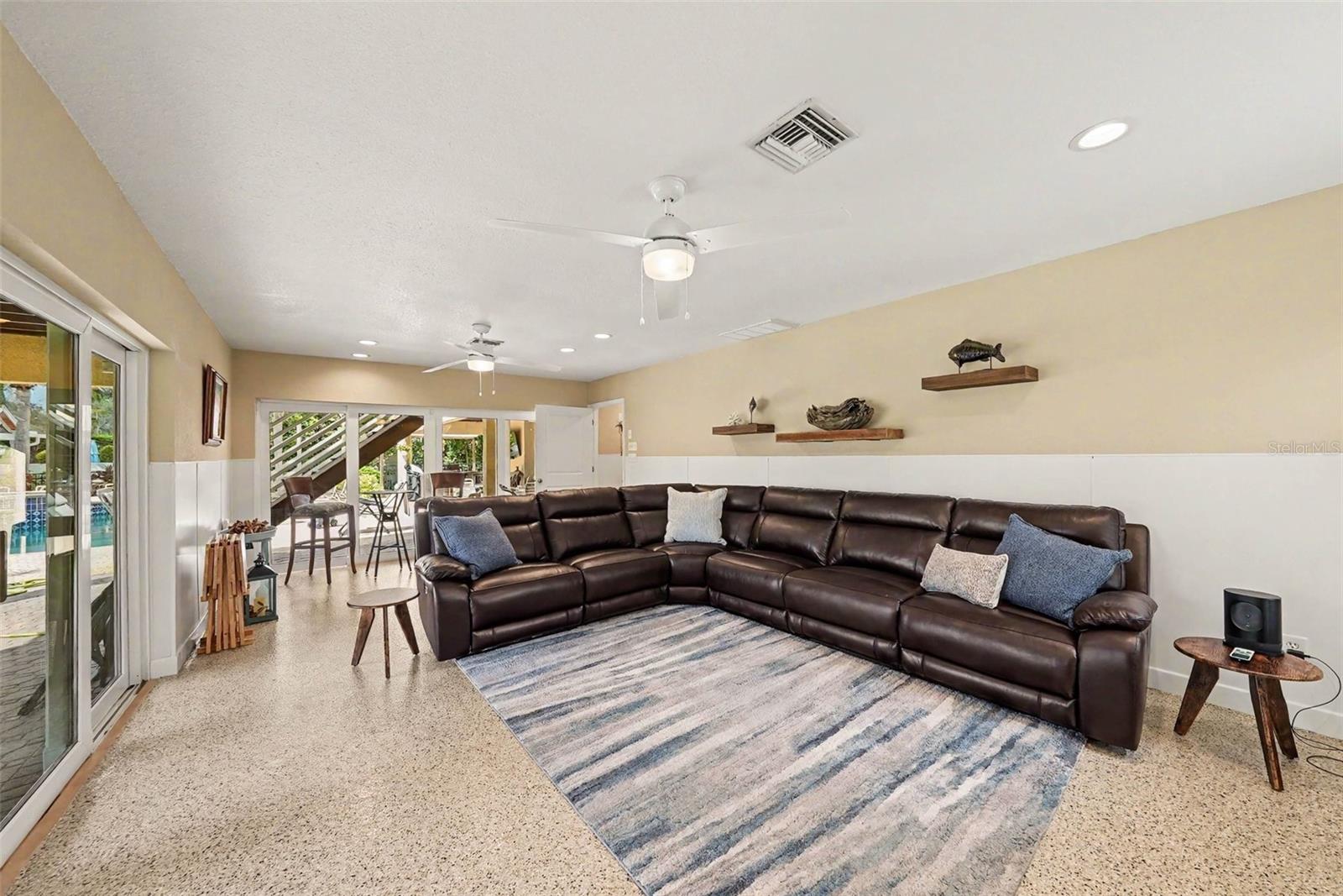 1021 W HENRY AVE — photo 31