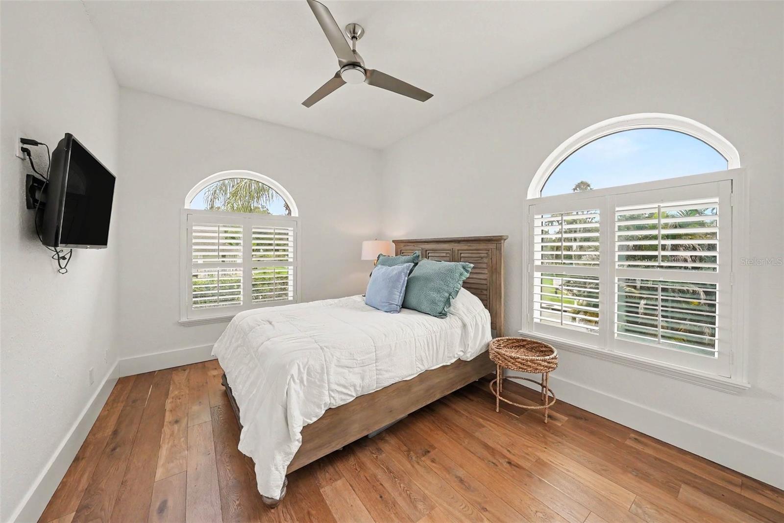 1021 W HENRY AVE — photo 24