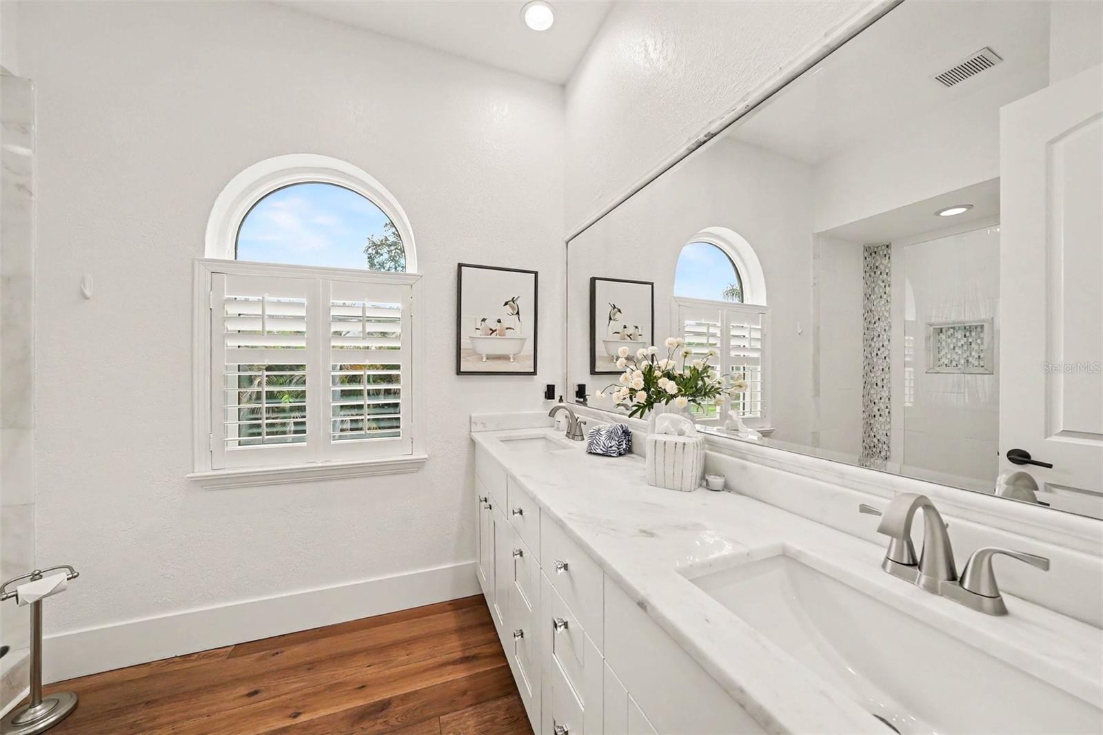 1021 W HENRY AVE — photo 21