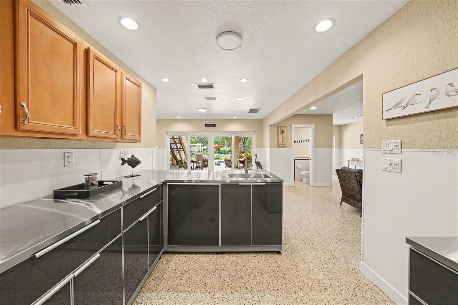 1021 W HENRY AVE — photo 32