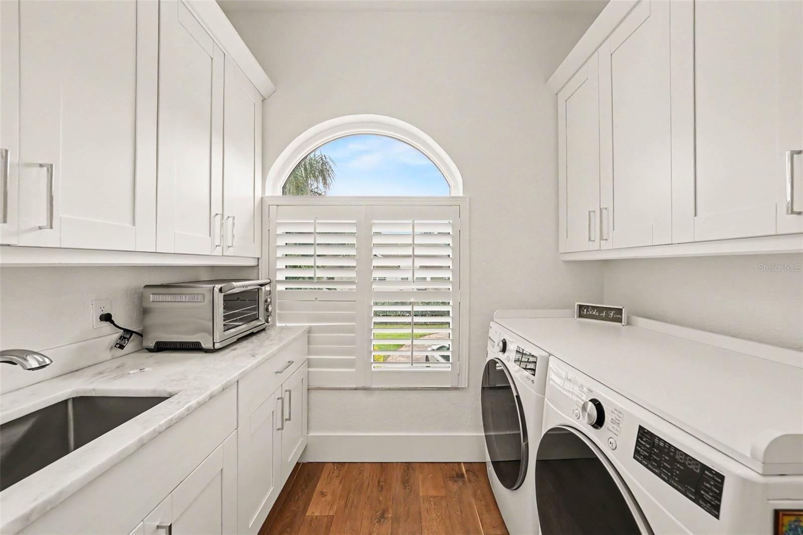 1021 W HENRY AVE — photo 18