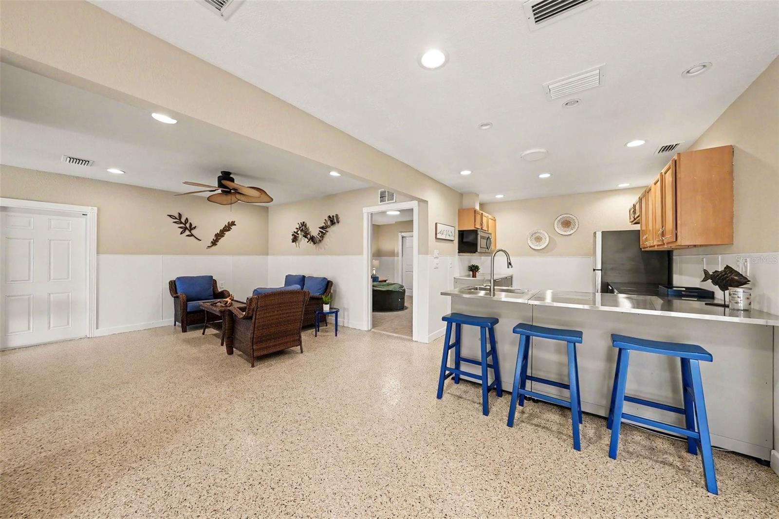1021 W HENRY AVE — photo 27