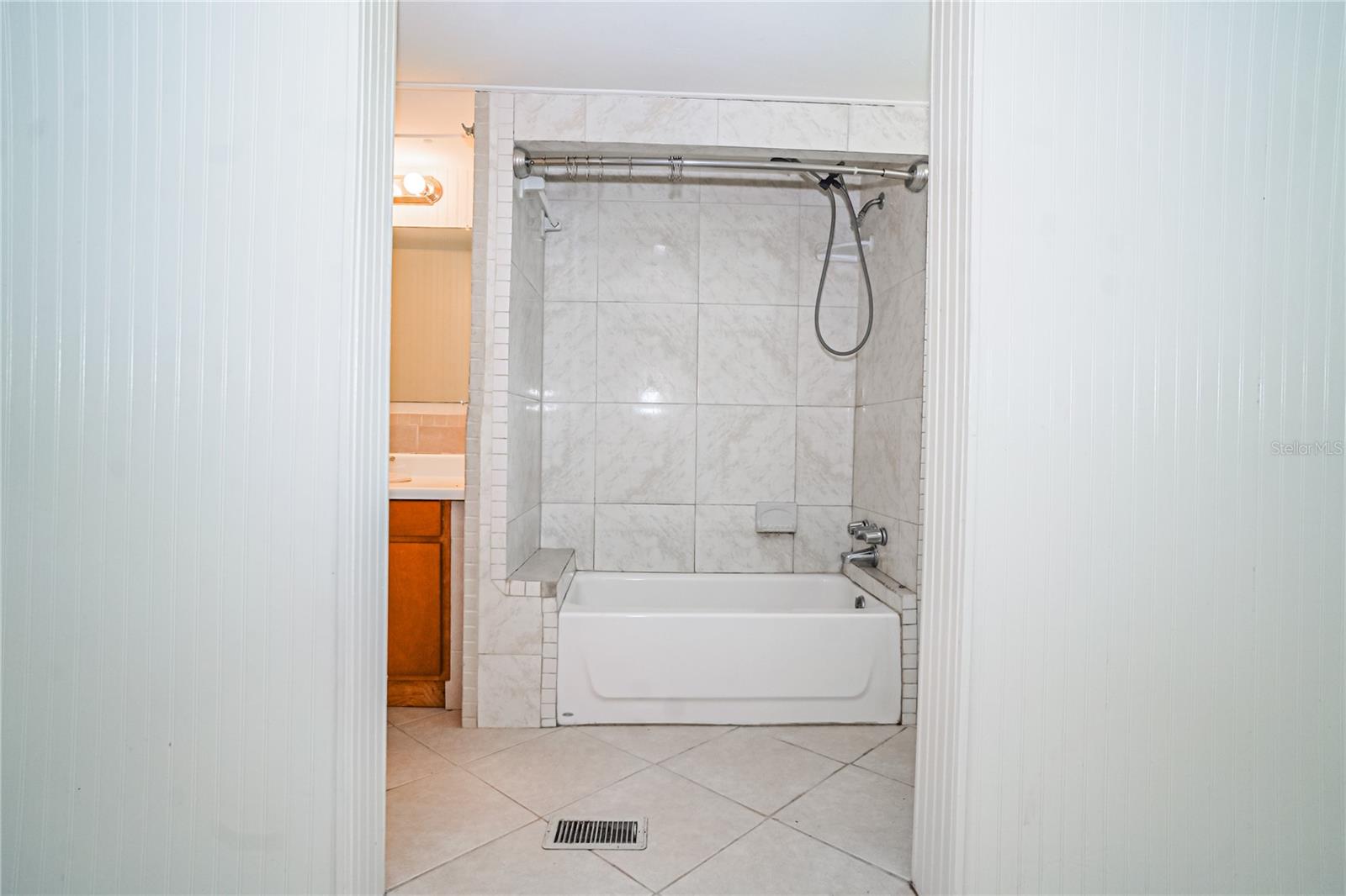 8010 BELCHER LN — photo 9