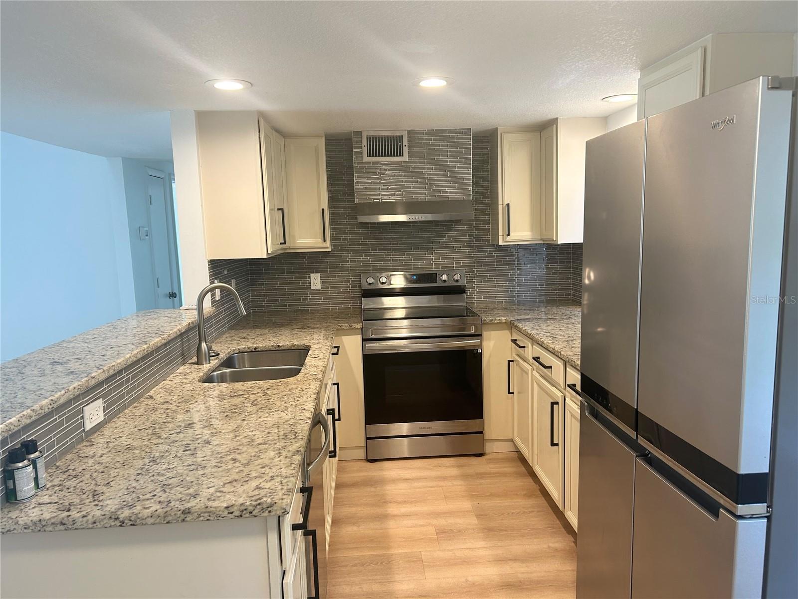 4219 MURDOCK AVE — photo 4