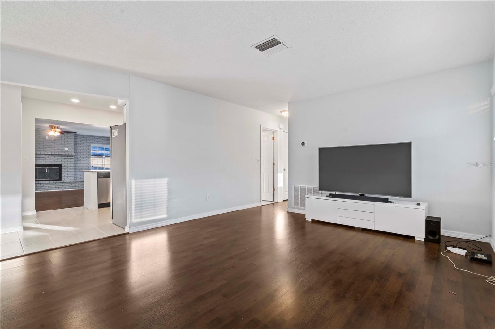 353 SHIRLEY AVE — photo 5