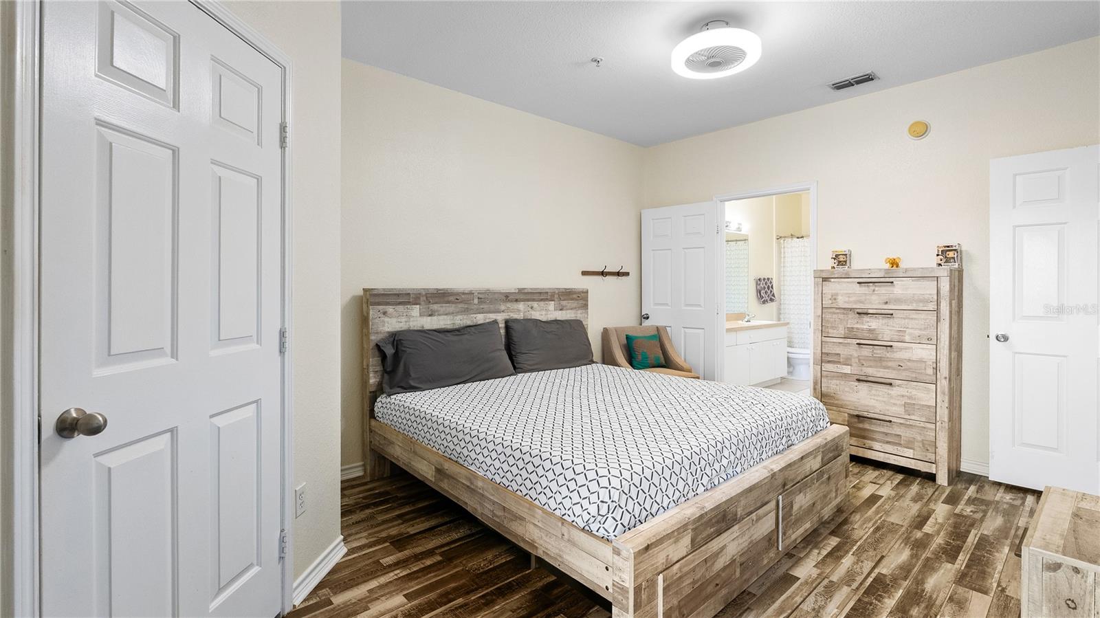 4333 BAYSIDE VILLAGE DR #320 — photo 36