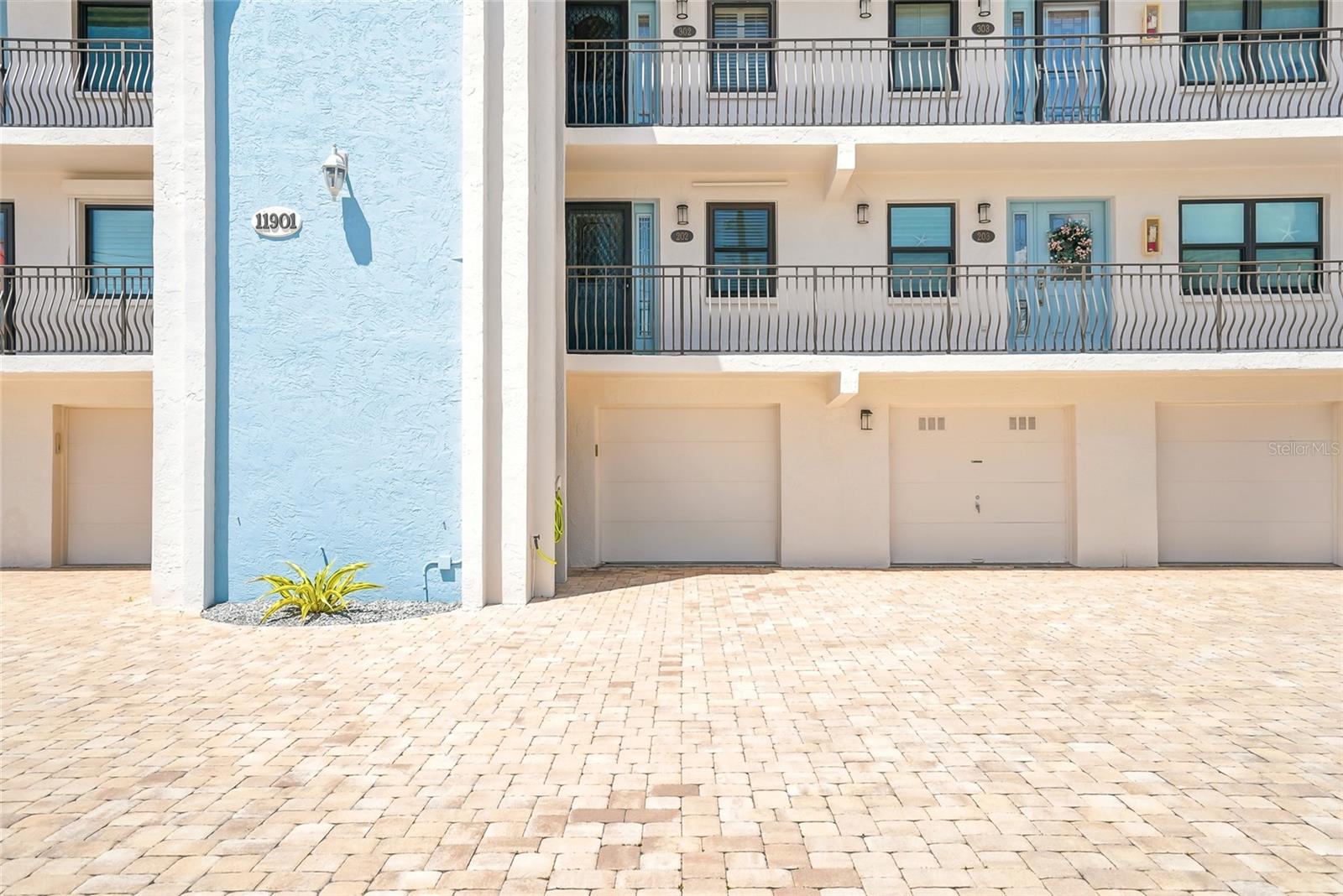 11901 LAGOON LN #202 — photo 8
