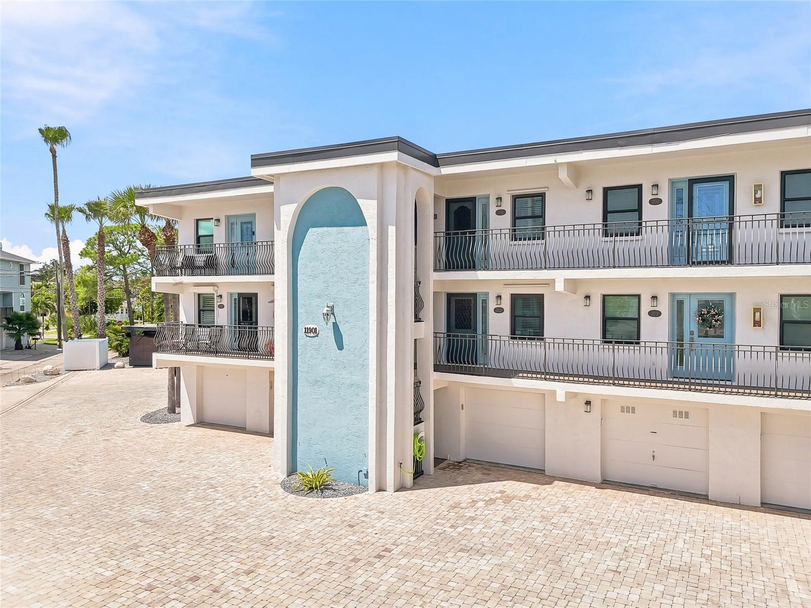 11901 LAGOON LN #202 — photo 4