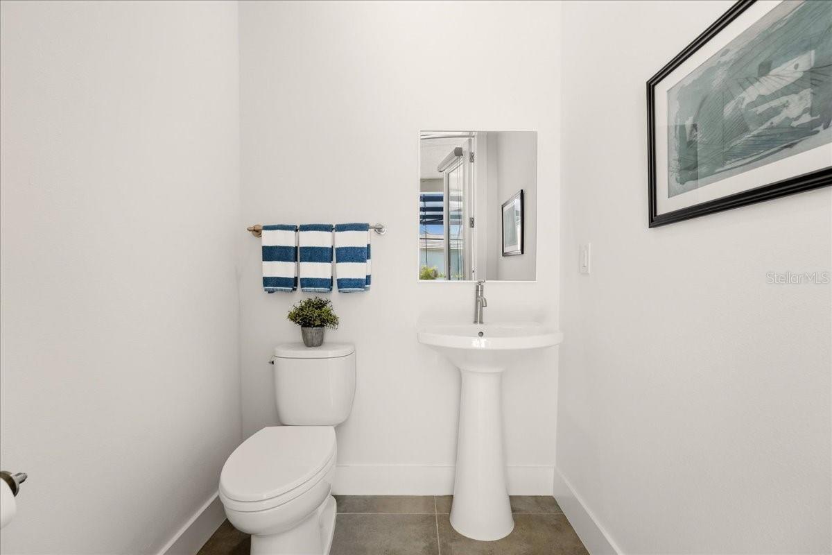 8877 COLONELS CT — photo 35