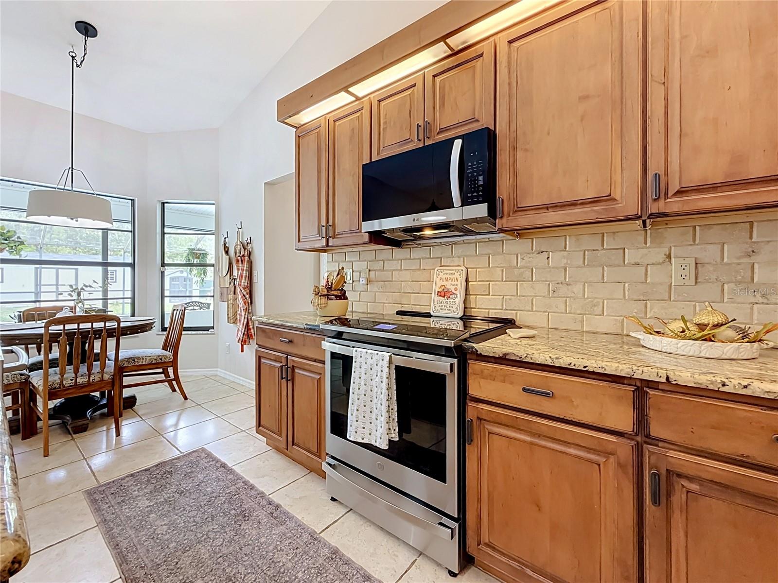 9238 TREE TOP LN — photo 16