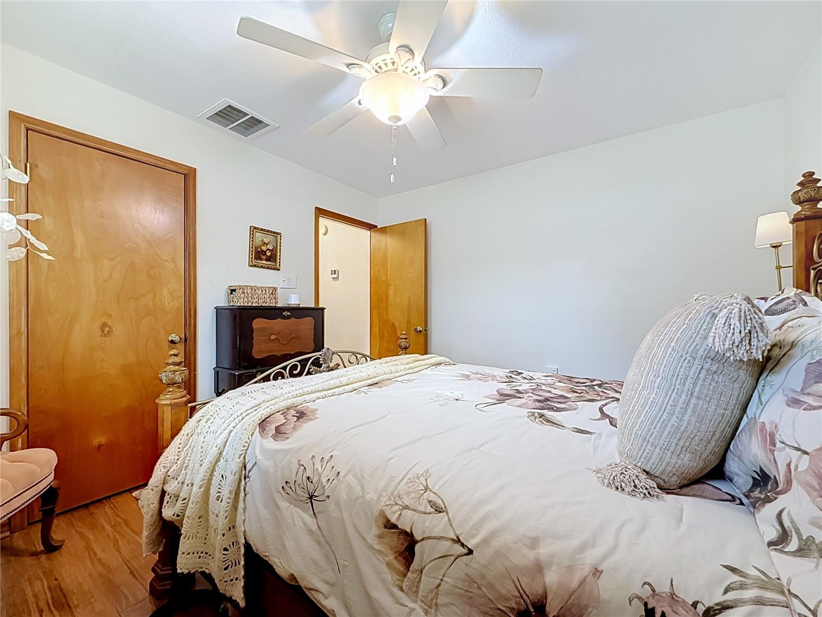 9238 TREE TOP LN — photo 31