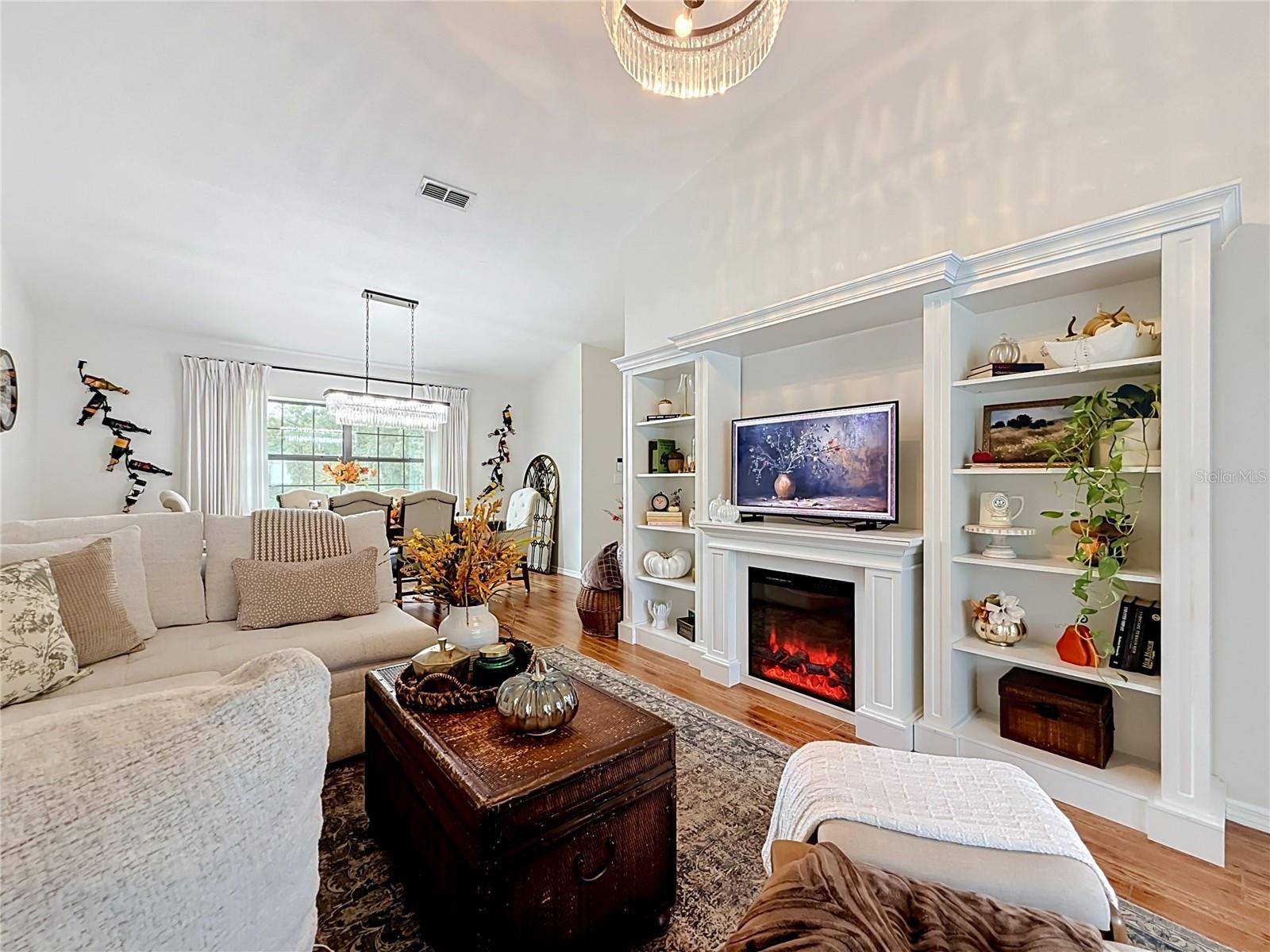 9238 TREE TOP LN — photo 23
