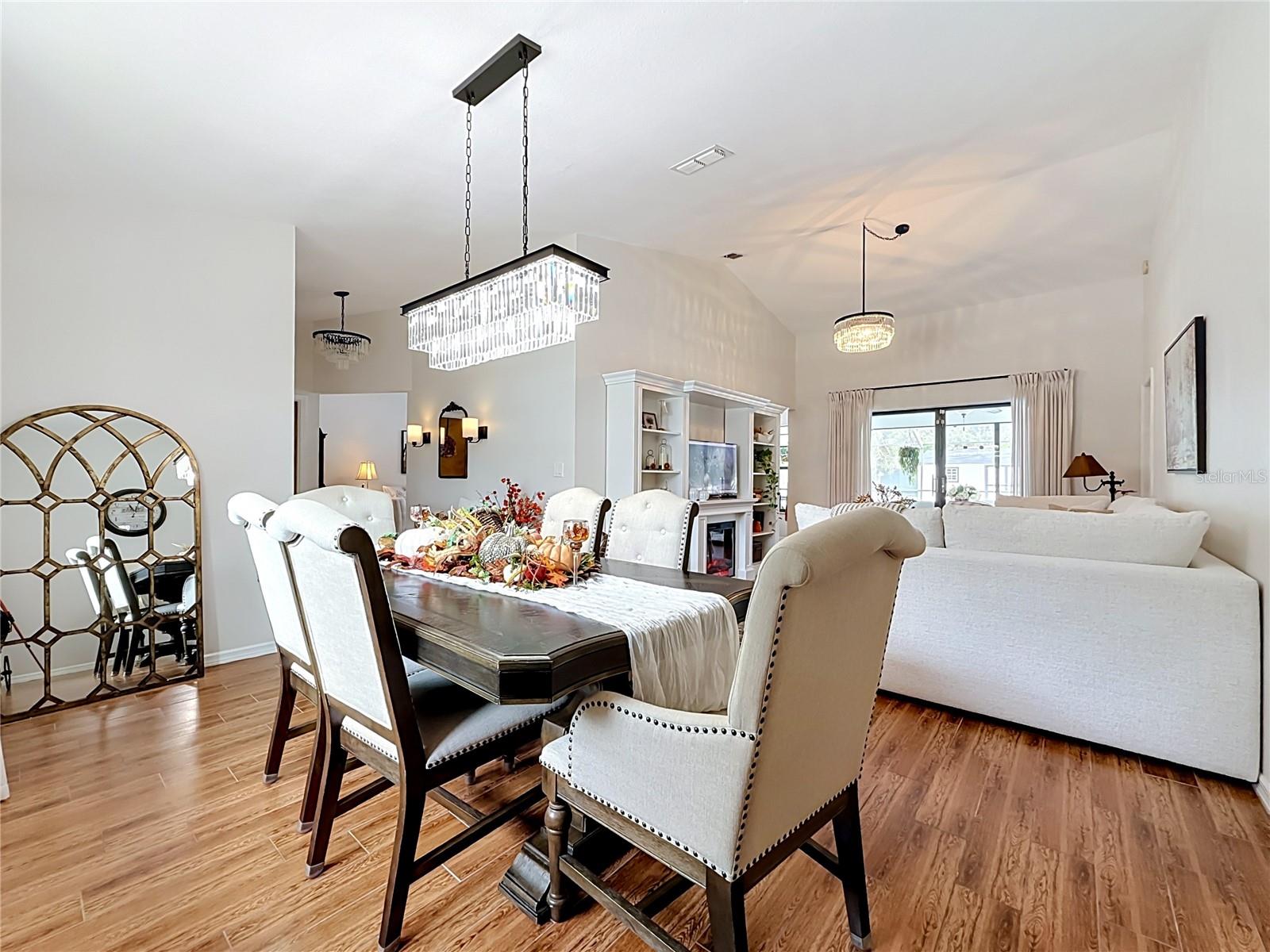 9238 TREE TOP LN — photo 25
