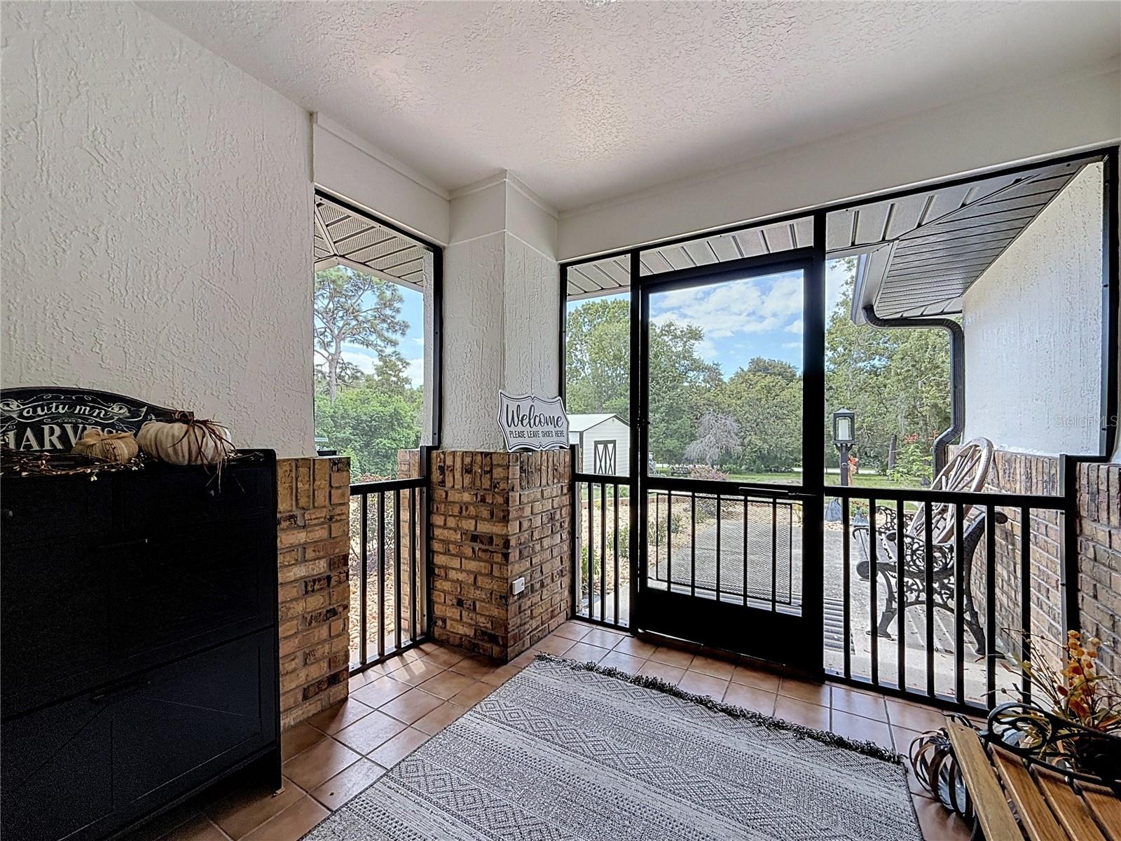 9238 TREE TOP LN — photo 4