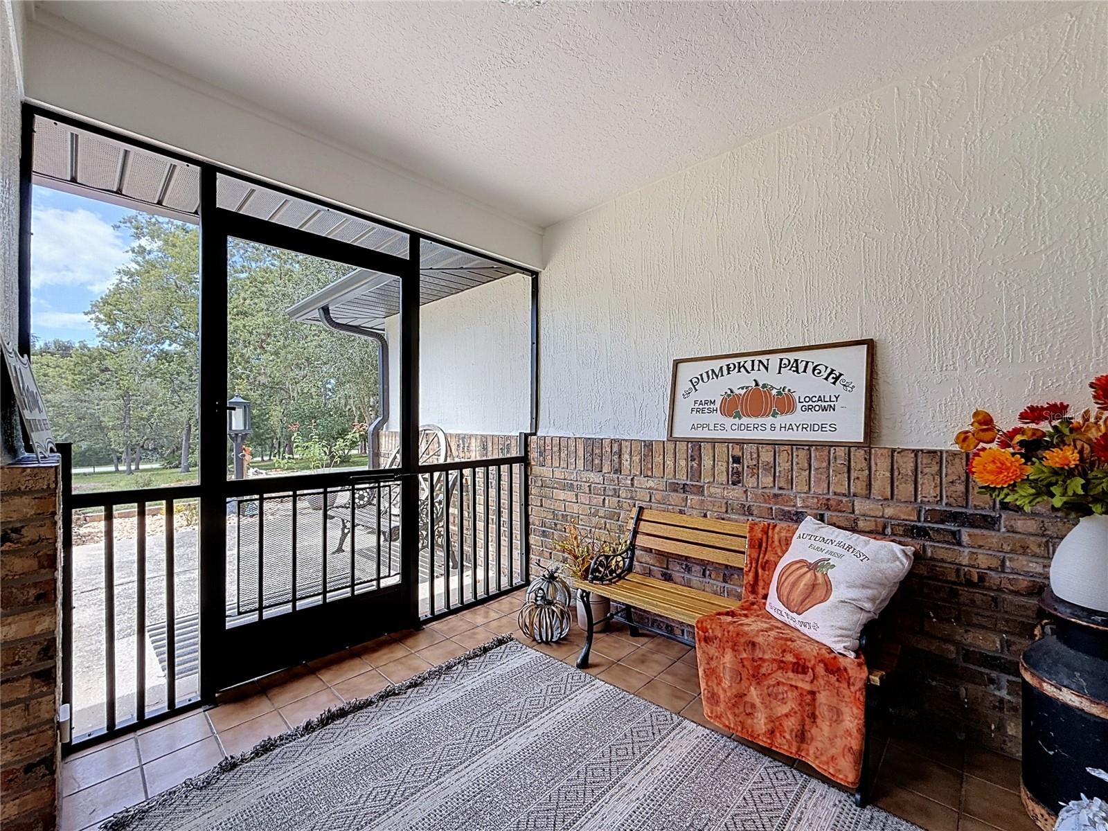 9238 TREE TOP LN — photo 3