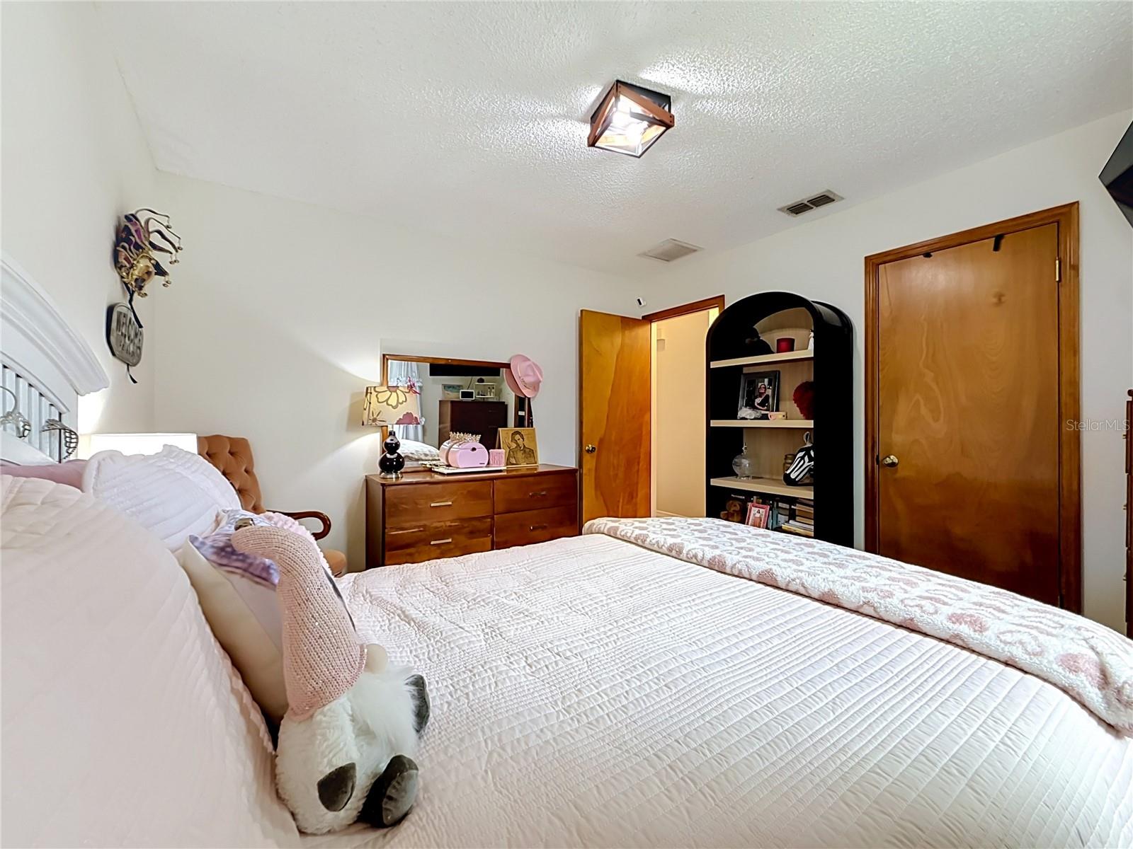 9238 TREE TOP LN — photo 40