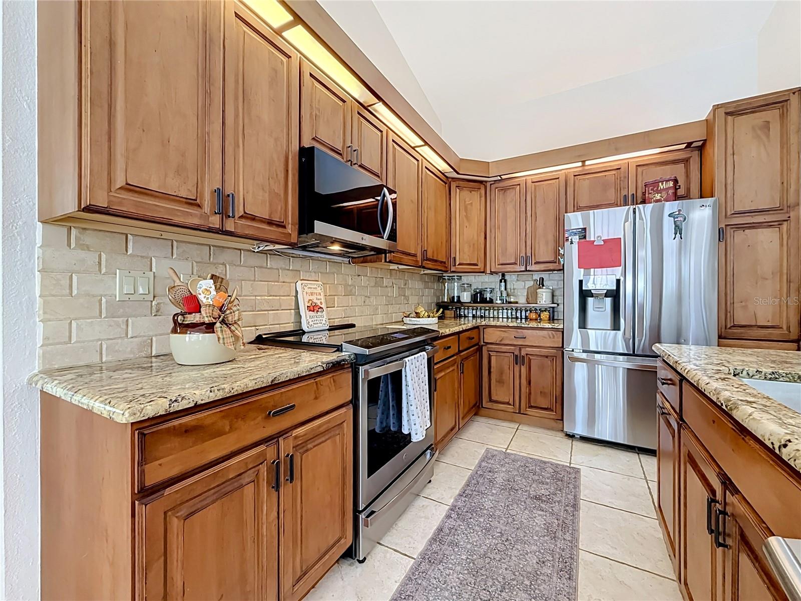 9238 TREE TOP LN — photo 20