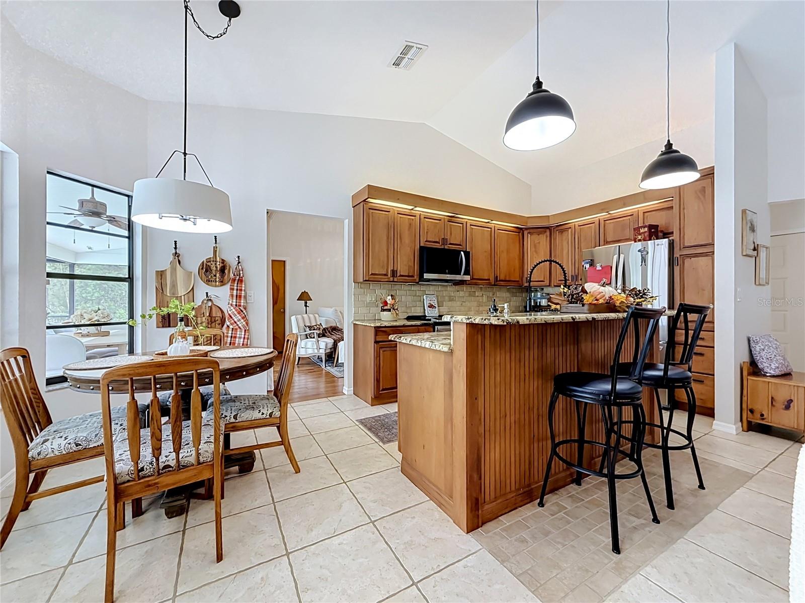 9238 TREE TOP LN — photo 22