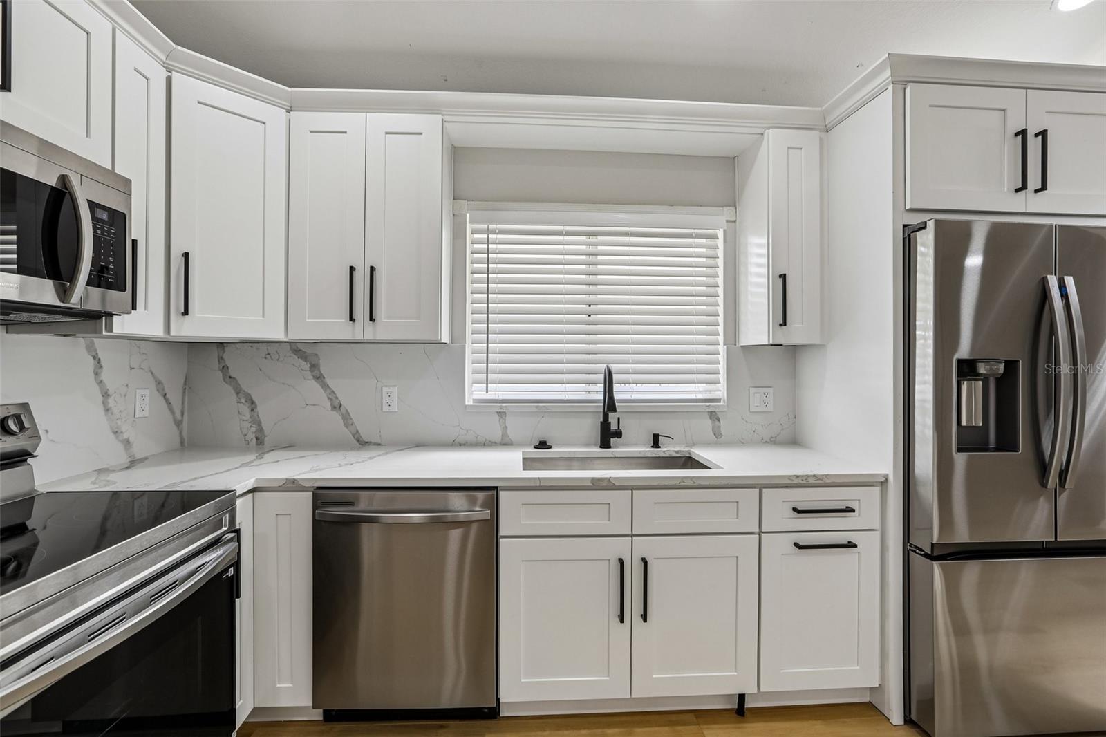 2455 HICKMAN CIR — photo 14