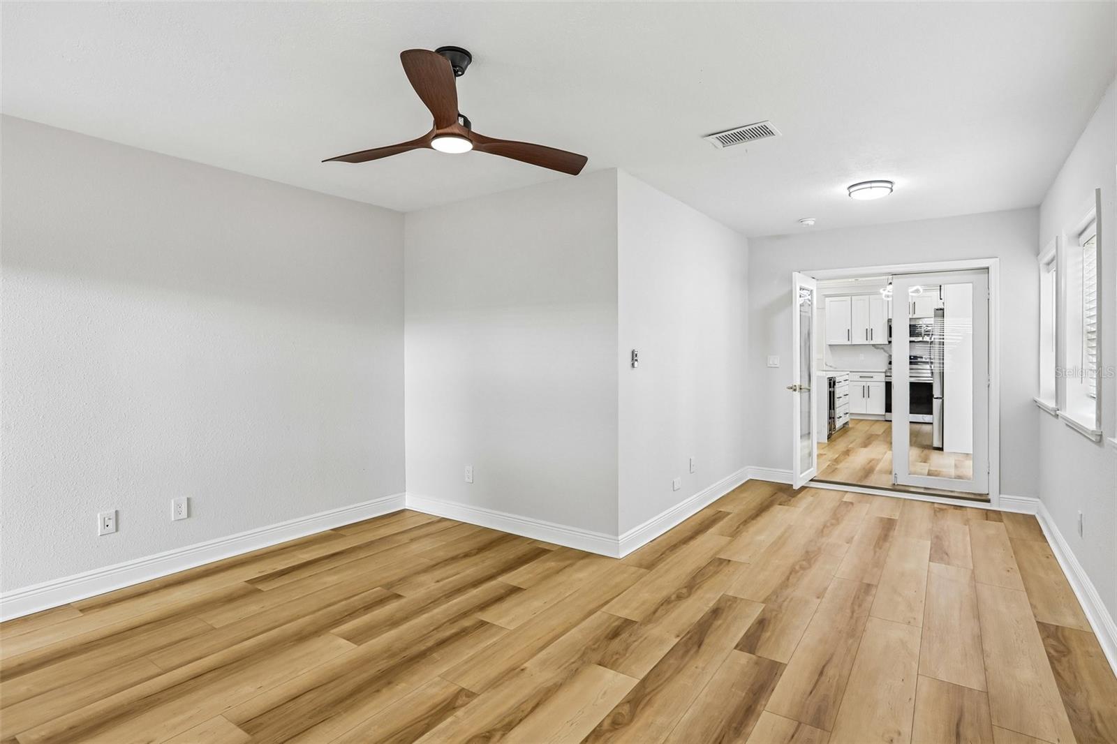2455 HICKMAN CIR — photo 33