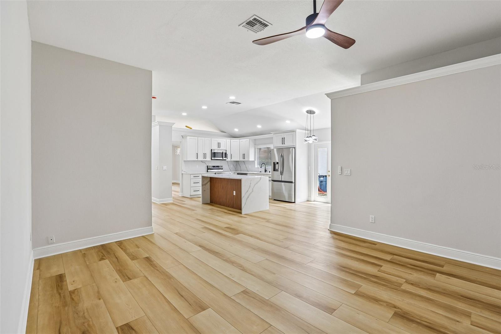 2455 HICKMAN CIR — photo 5