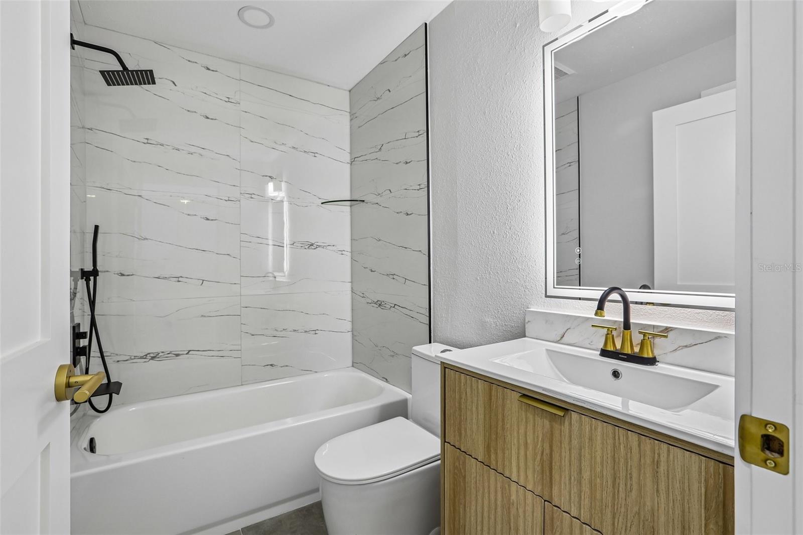 2455 HICKMAN CIR — photo 26