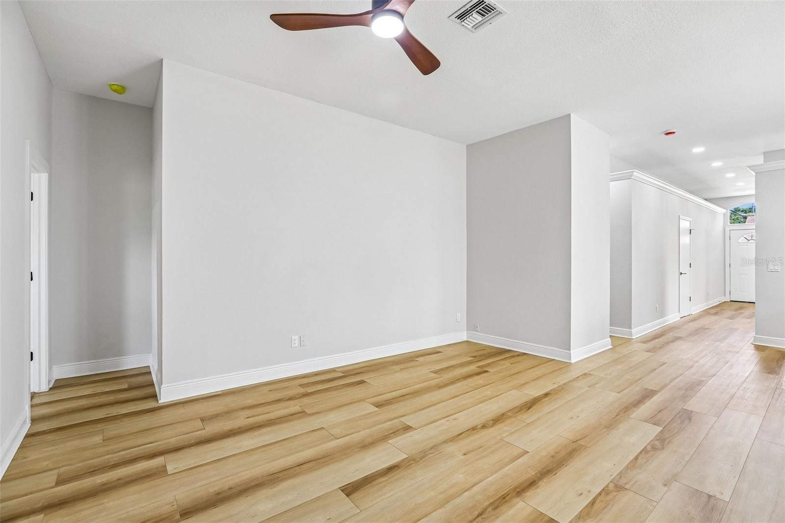 2455 HICKMAN CIR — photo 4