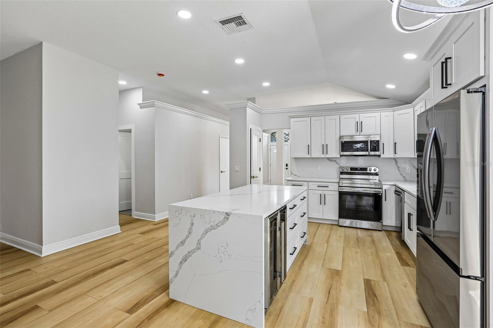 2455 HICKMAN CIR — photo 8