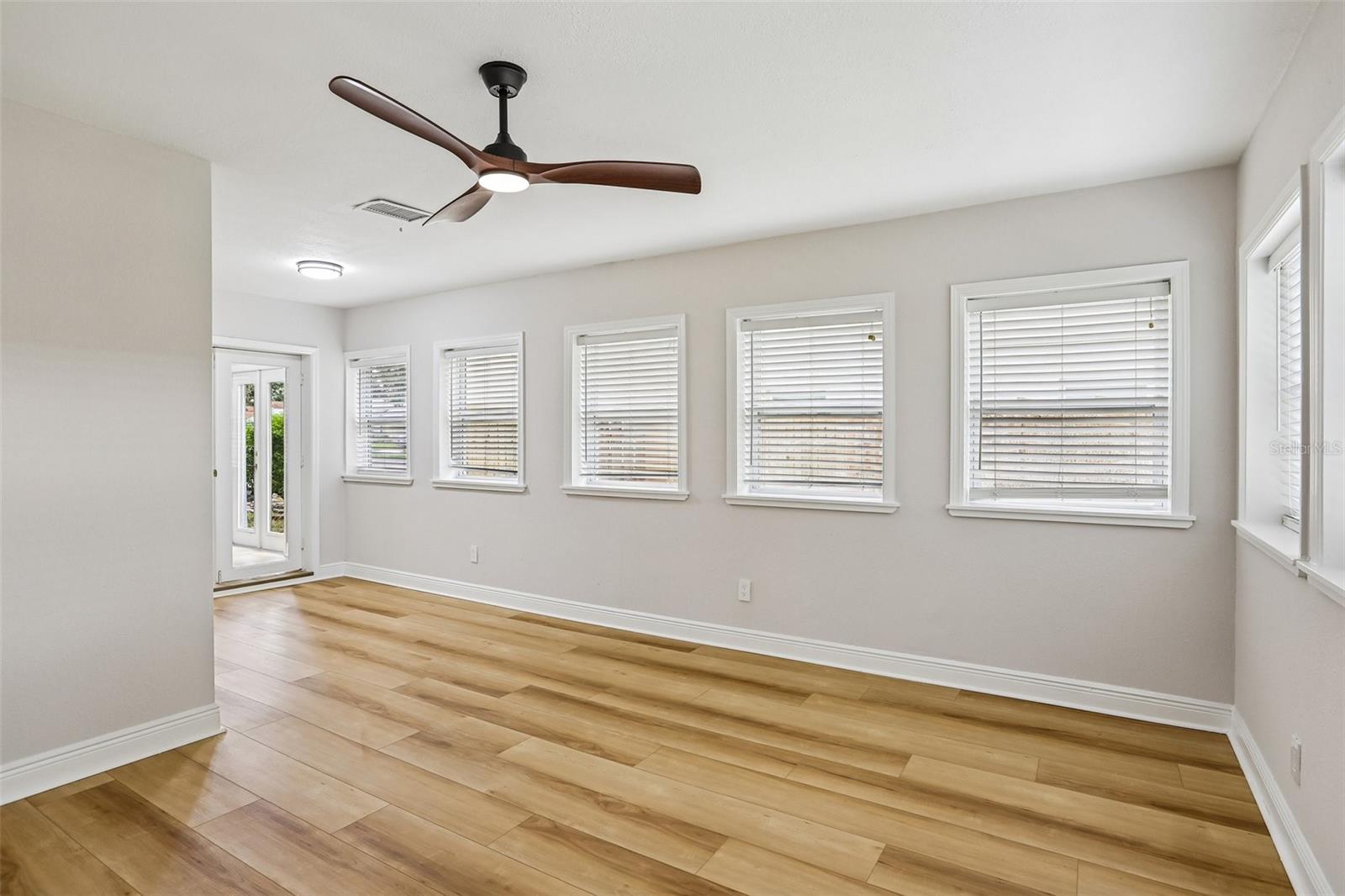 2455 HICKMAN CIR — photo 35