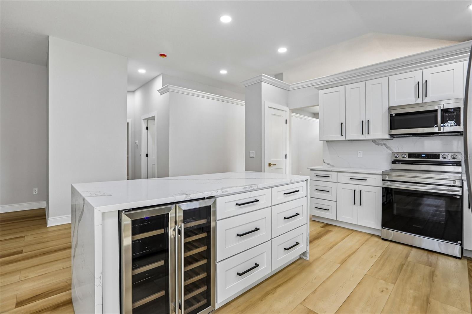 2455 HICKMAN CIR — photo 11