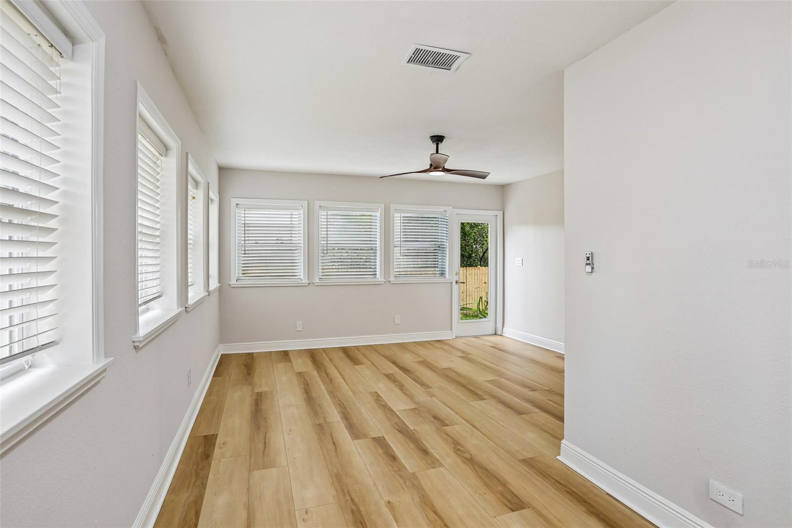 2455 HICKMAN CIR — photo 32