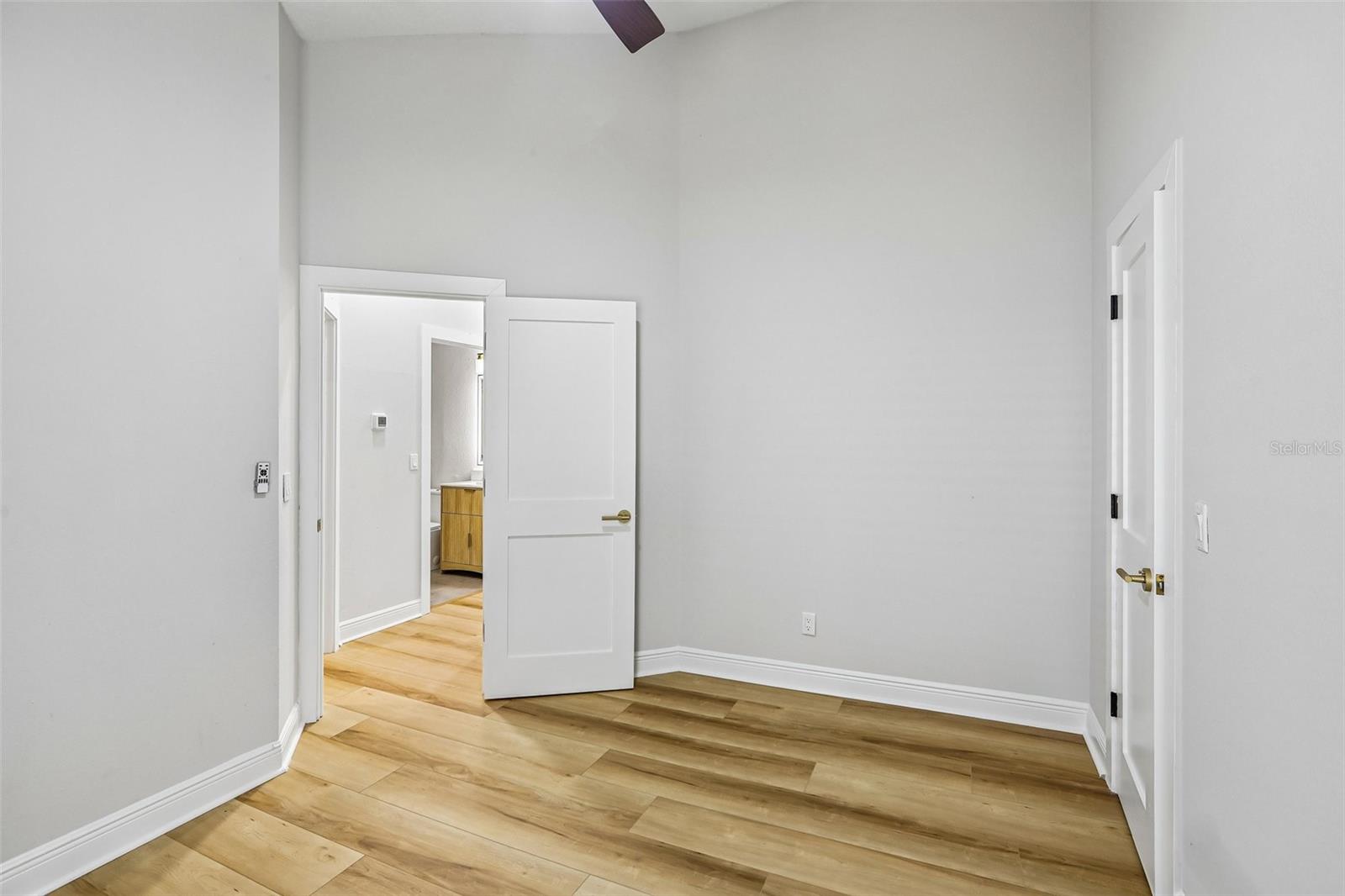 2455 HICKMAN CIR — photo 31