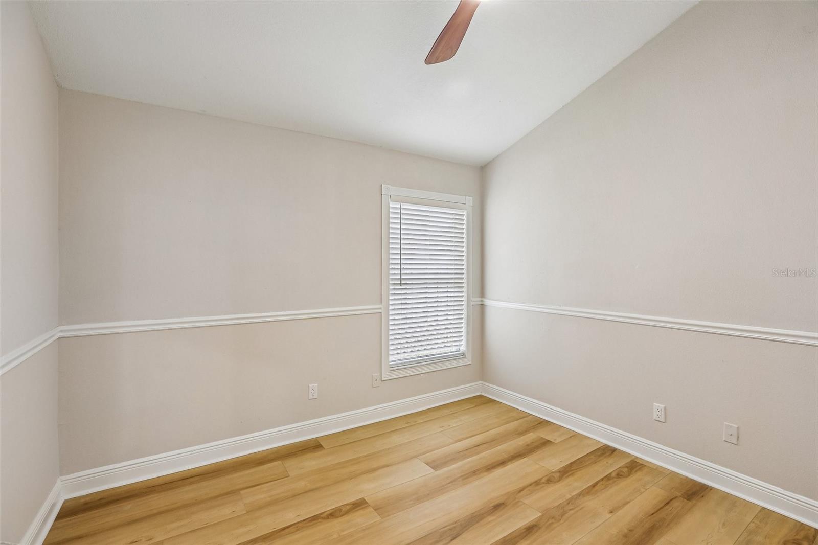 2455 HICKMAN CIR — photo 28