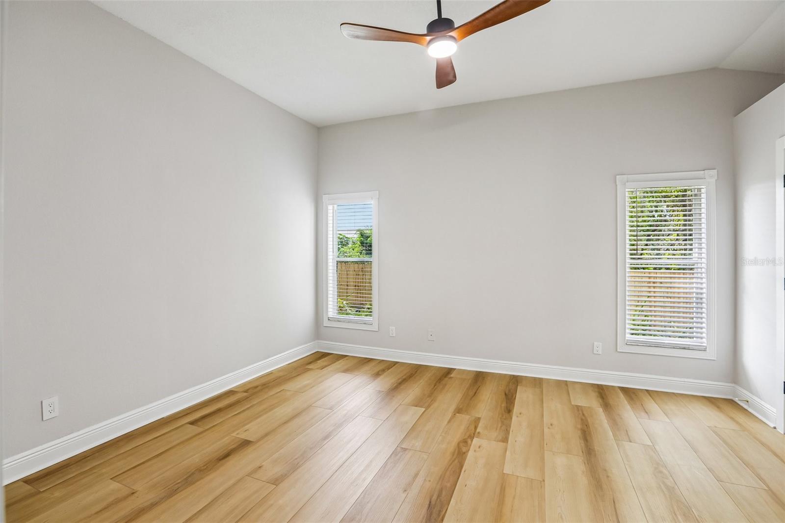 2455 HICKMAN CIR — photo 19