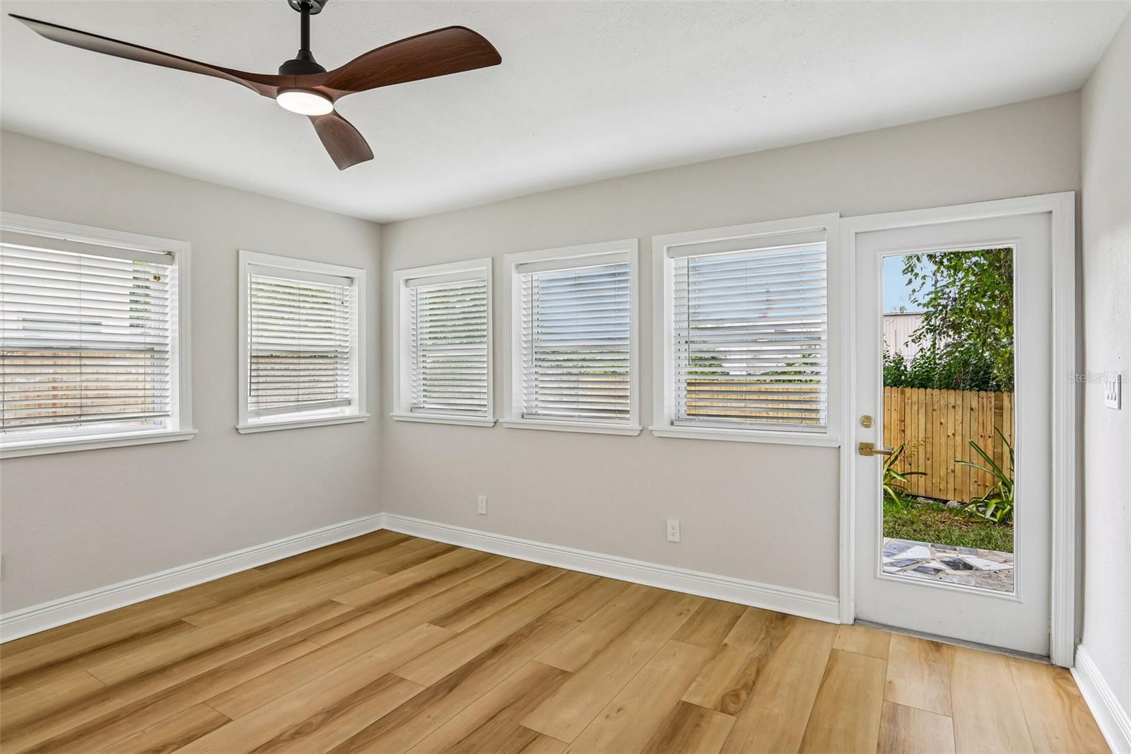 2455 HICKMAN CIR — photo 34