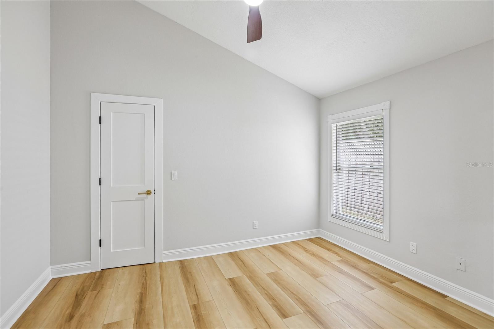 2455 HICKMAN CIR — photo 30