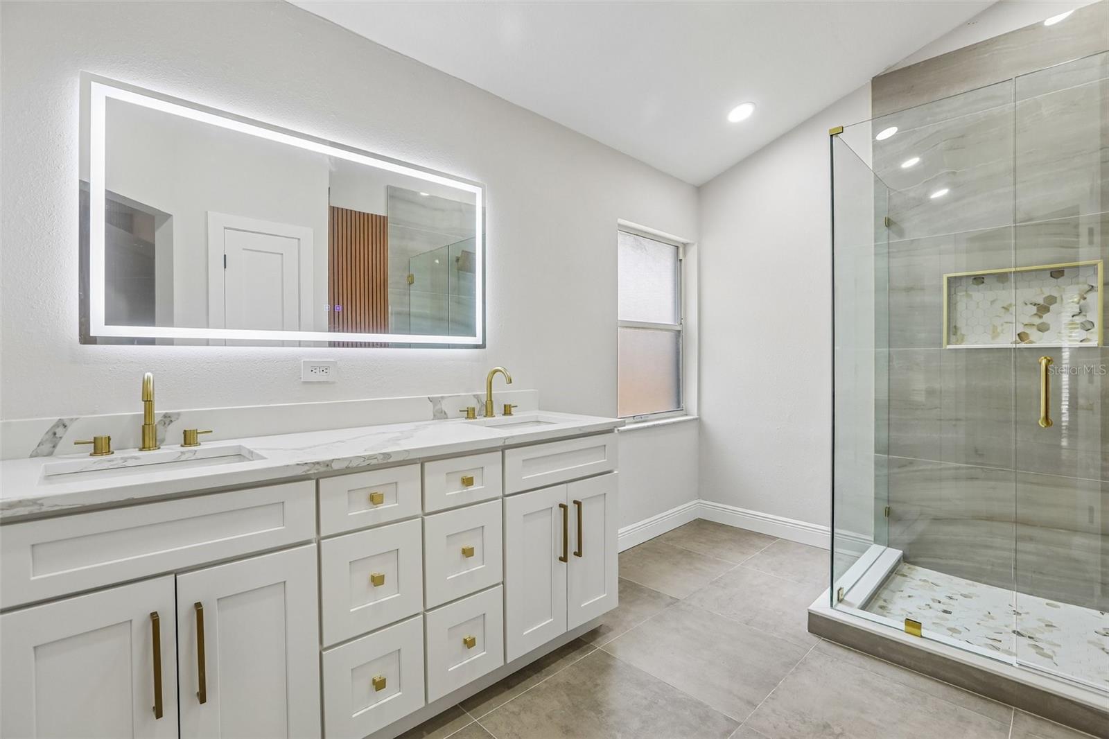 2455 HICKMAN CIR — photo 23