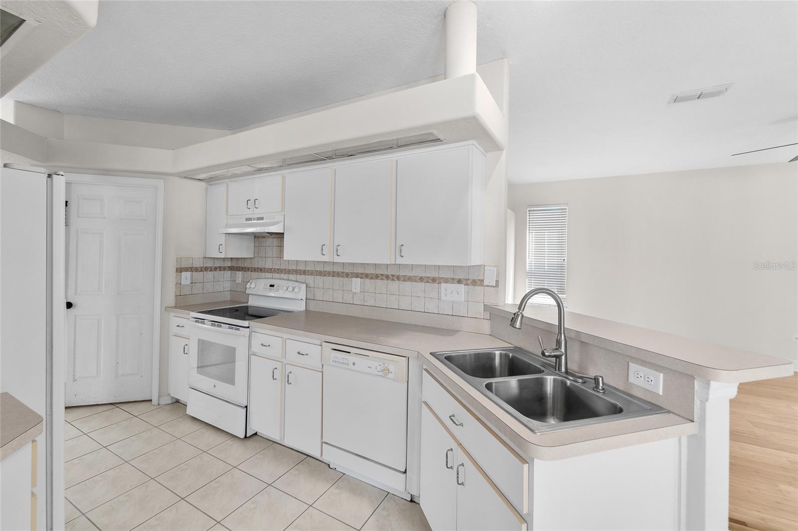 7040 FRASCATI LOOP — photo 14