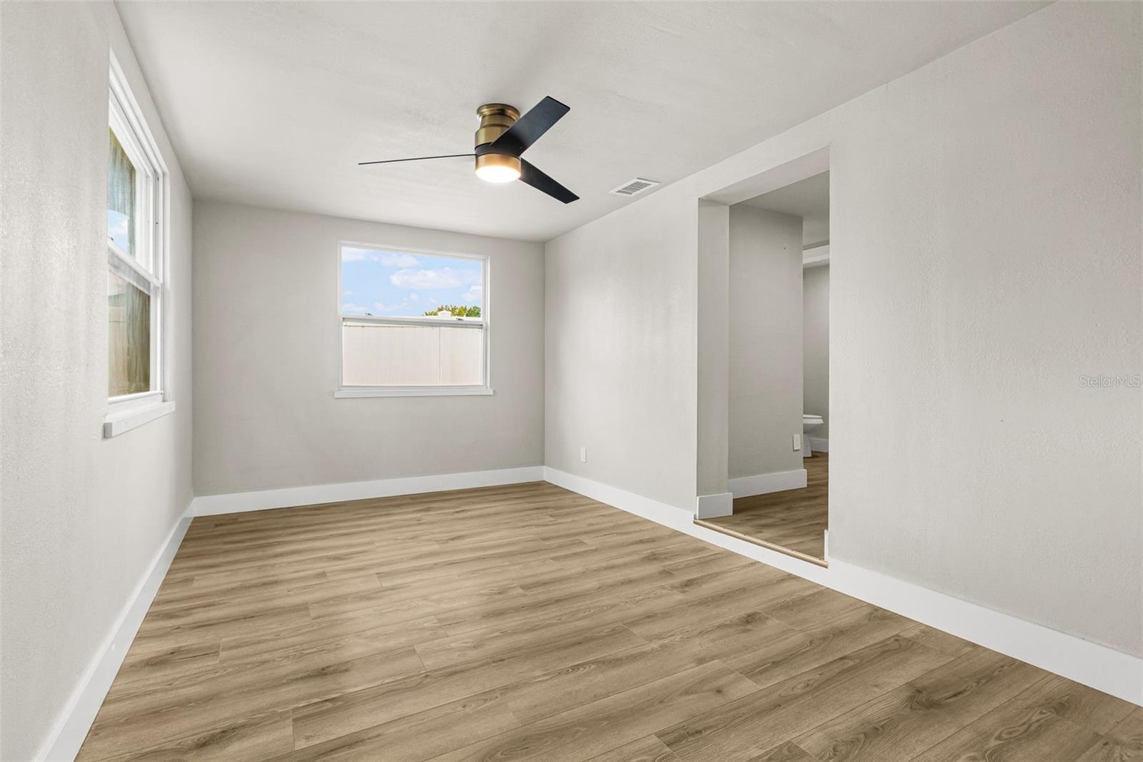 4036 SUNRAY DR — photo 23
