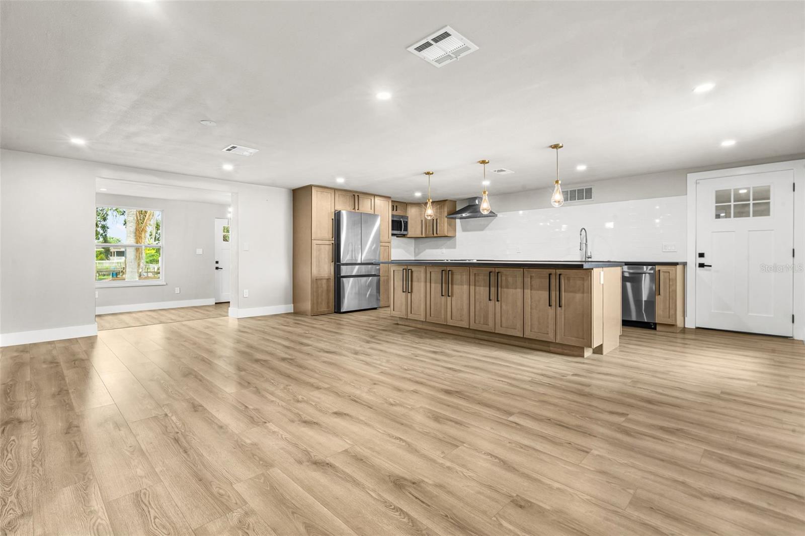 4036 SUNRAY DR — photo 7
