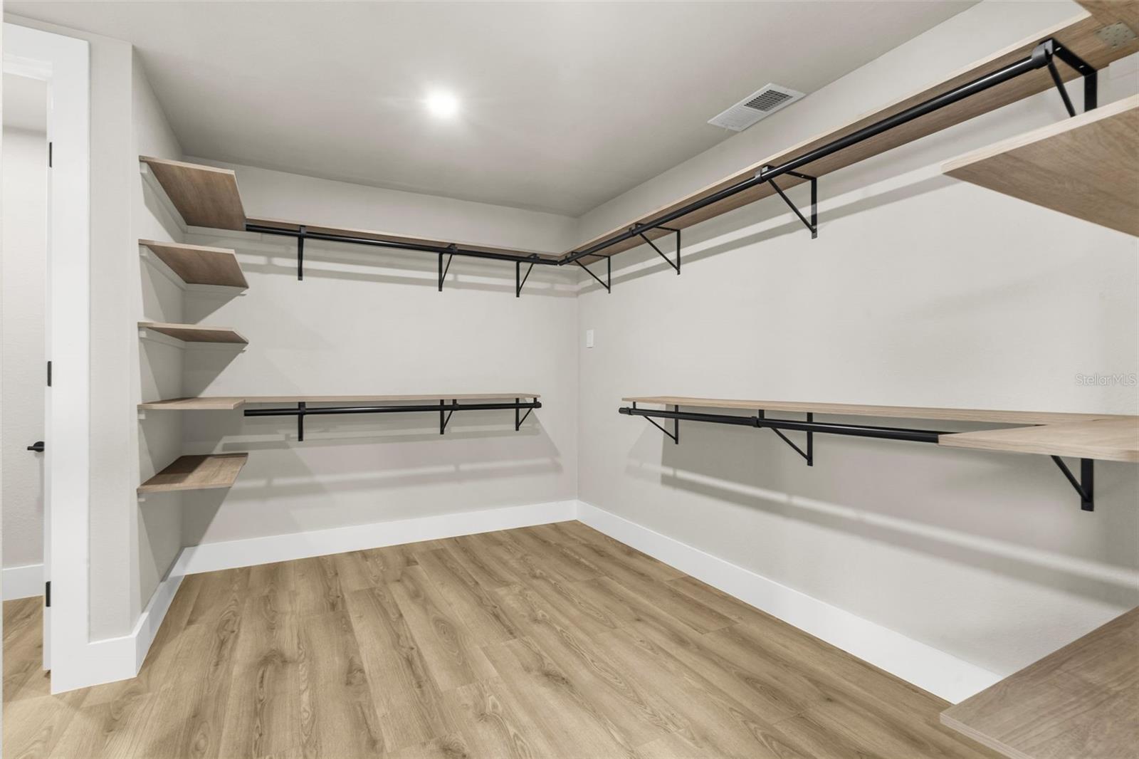 4036 SUNRAY DR — photo 25