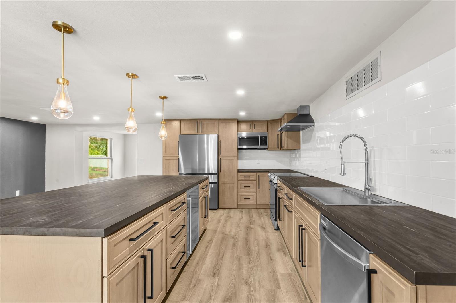 4036 SUNRAY DR — photo 10