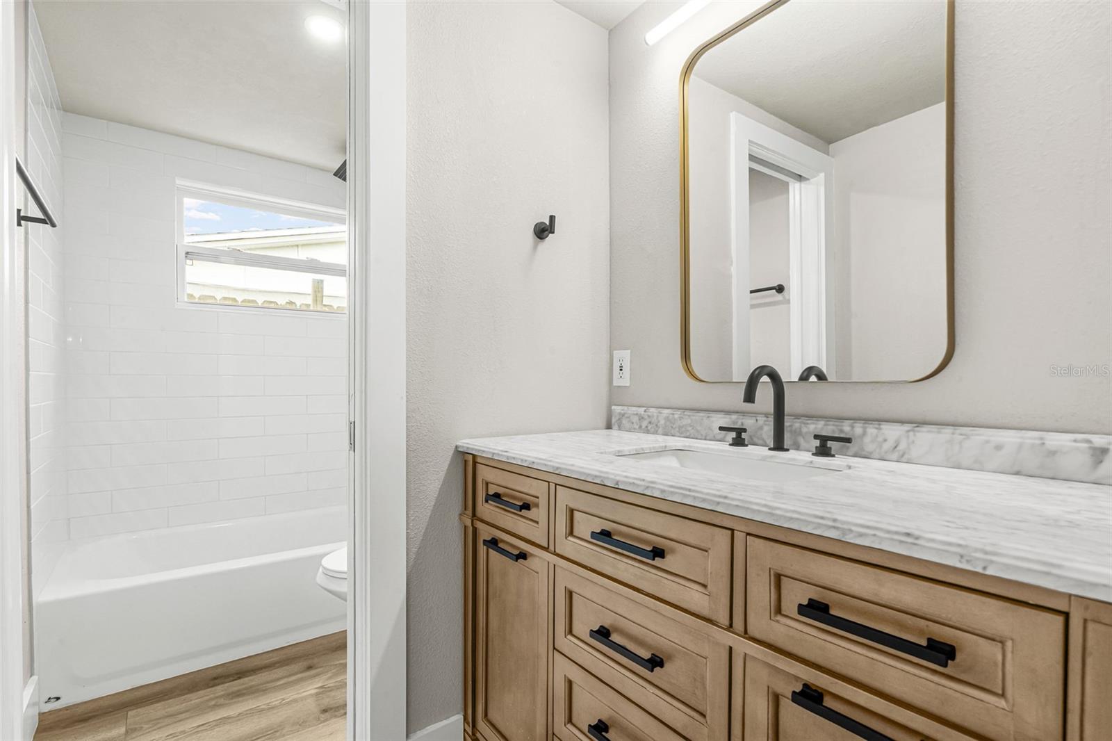 4036 SUNRAY DR — photo 16