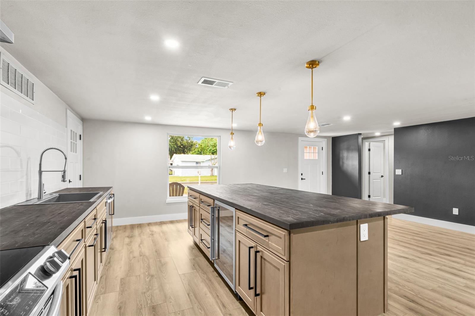 4036 SUNRAY DR — photo 11
