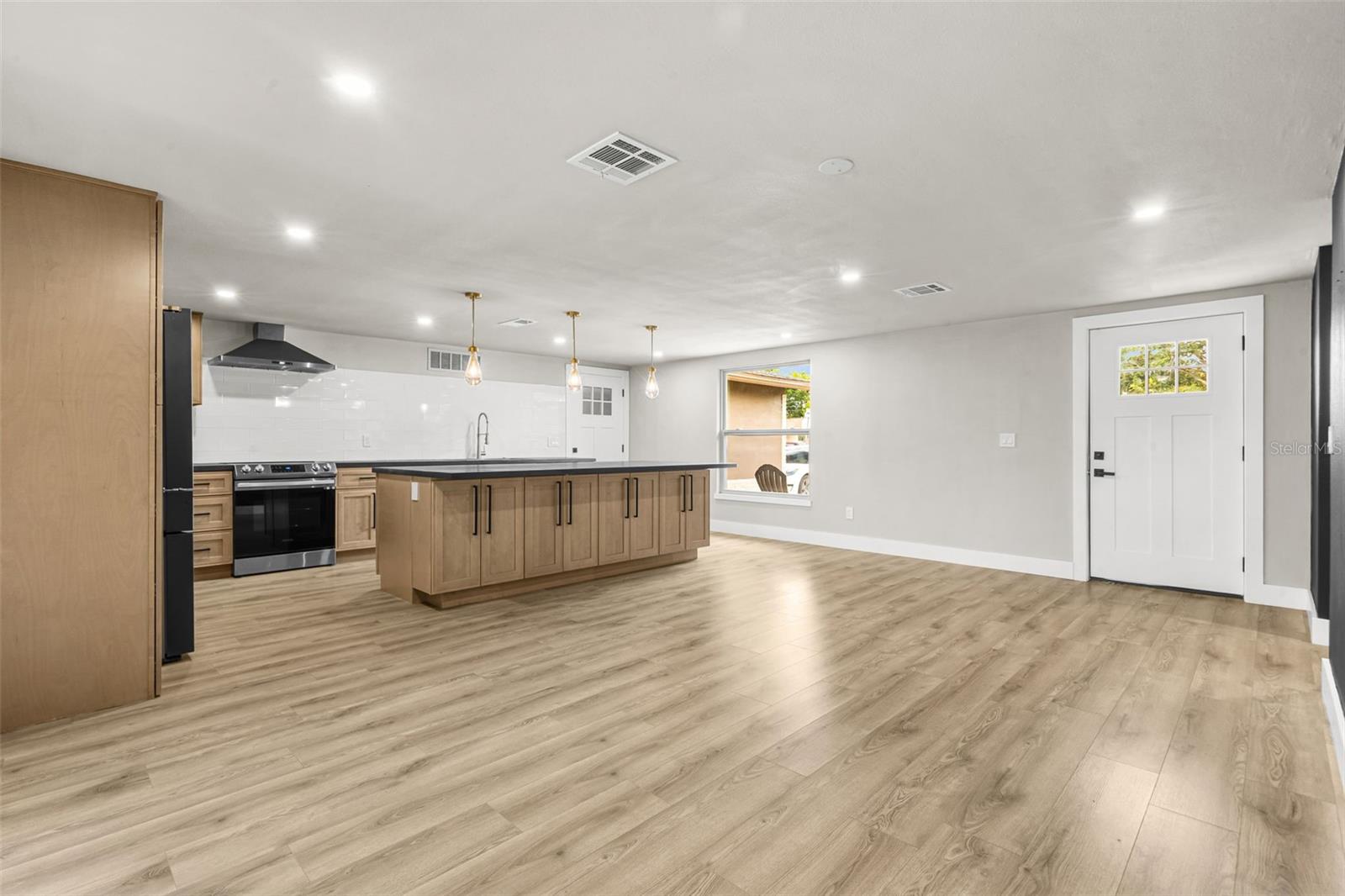 4036 SUNRAY DR — photo 12