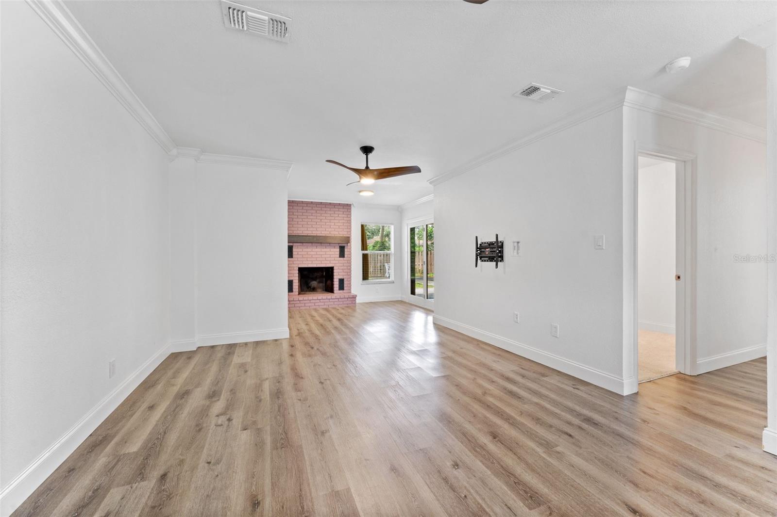 7327 WINCHESTER DR — photo 11