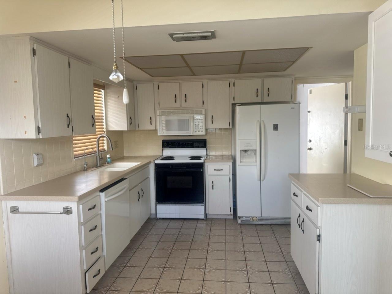 5460 LEMON TREE LN N — photo 5