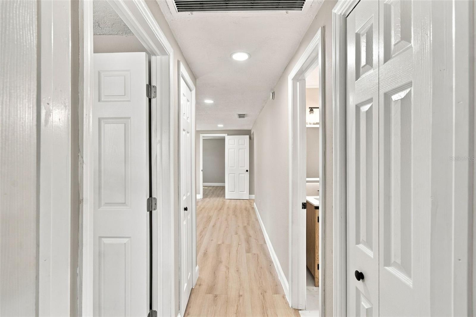 802 WALNUT DR — photo 29