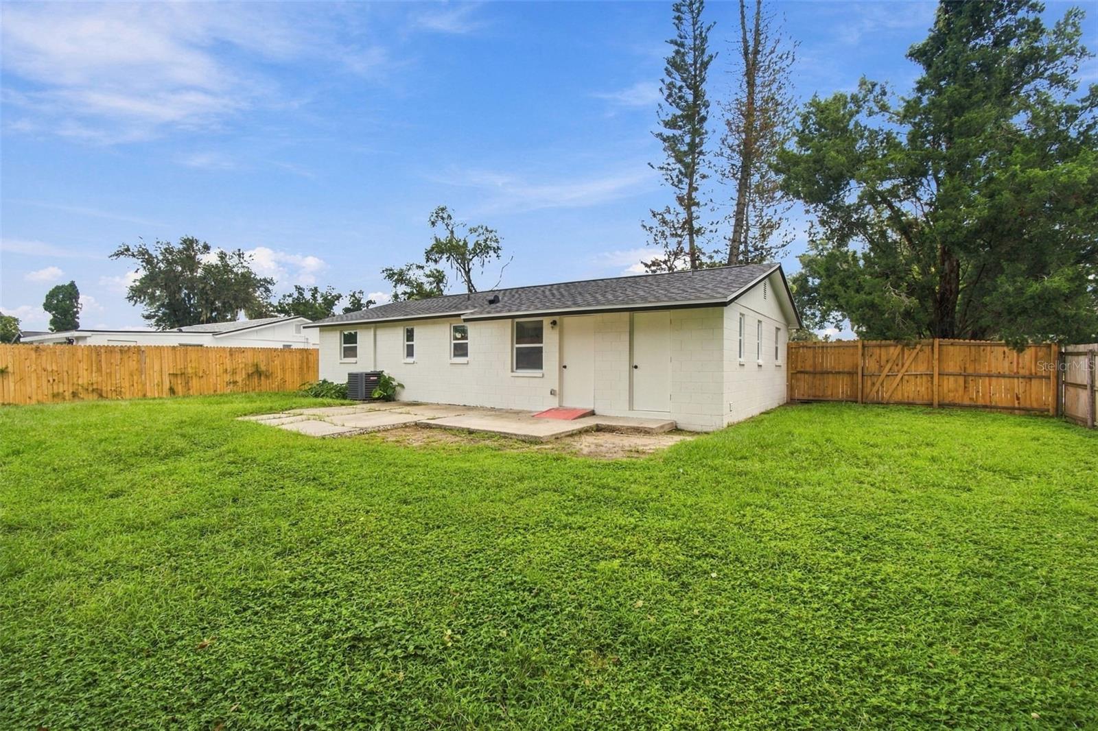 802 WALNUT DR — photo 34