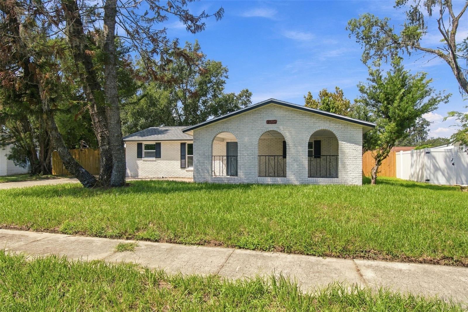 802 WALNUT DR — photo 2